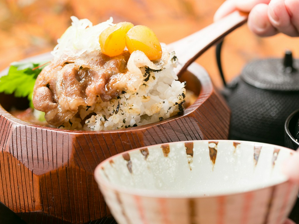 栗と豚肉をひつまぶしで味わう。新感覚丼『とんくりまぶし』