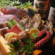 市場直送の鮮魚、お刺身類、旬なお野菜、お肉料理等をご提供致します。詳しくは、お店のおすすめメニューをご覧ください。