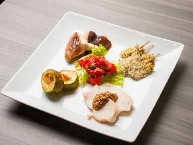 地物野菜を使った『本日の前菜 5種盛り合わせ』