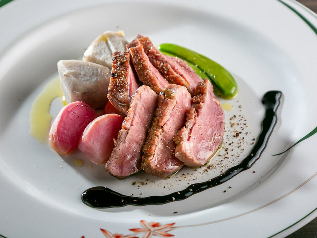 京都産バルバリー鴨のロースト バルサミコソース