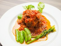 食べごたえ十分の『牛テールのトマト煮込み「コーダ・アッラ・バチナーラ」』