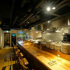 木の温もりを感じることが出来る、落ち着いた雰囲気の店内