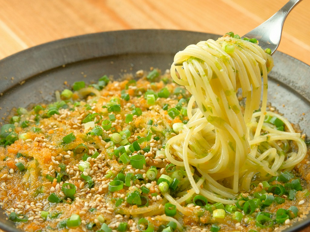 鯛をふんだんに使ったパスタ『鯛出汁パスタ　鱈のからすみ　青のりとネギ』