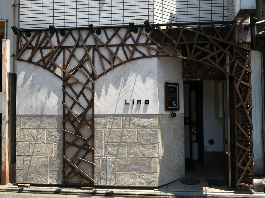 シンプルな粋を感じる佇まい。知る人ぞ知る大人の隠れ家