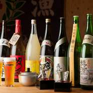 コースだけでなく、アラカルトメニューと組合わすことができる単品『飲み放題』がおすすめ。60分・90分・120分と、時間別に3種類が用意されています。専用メニューから50種類以上を選べる豊富なラインナップ。