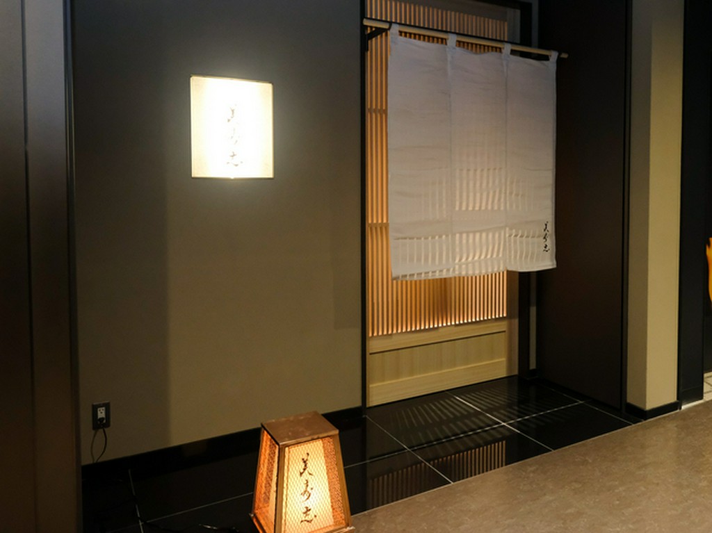 目の前で寿司職人がにぎるスペシャルな個室