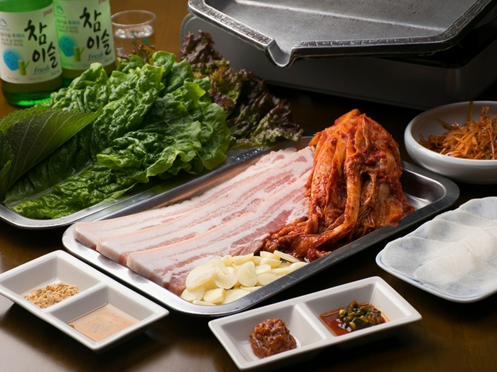 特注の皮付き豚バラ肉を使う『サムギョプサル』や一子相伝のタレ