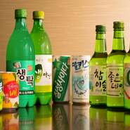 親しい仲間での飲み会や仕事の打ち上げなどで利用するなら、2時間飲み放題付きの宴会メニューがおすすめです。定番のアルコールから韓国酒や韓国のソフトドリンクまで飲み比べも楽しい内容を用意。
