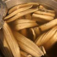 《しゃり》
お米は広島県産の厳選した品を使用。
《ネタ》
広島中央卸売市場、山陰、豊洲から厳選した魚を直接仕入れています。
《わさび》
広島県の北部に位置する吉和町