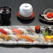 握り鮨12貫、茶碗蒸し、汁物、甘味
お鮨を満喫されたい方へお得なセットです。