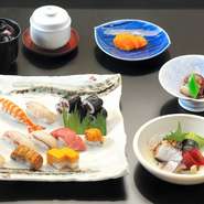 茶碗蒸し、小鉢、造里、握り鮨8貫、汁物、甘味