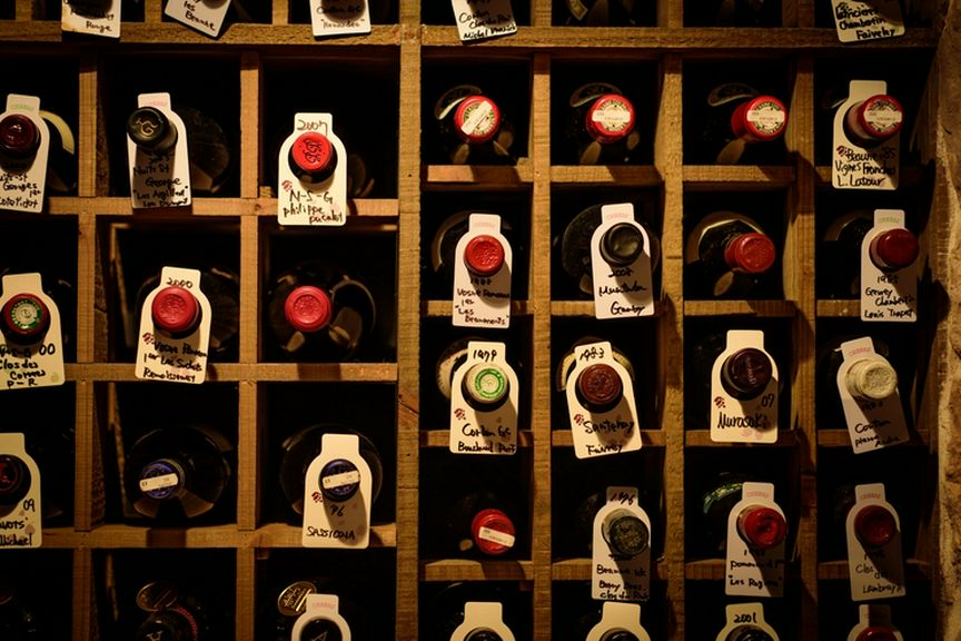 世界各国約700種類のワインを用意。誕生年のワインを堪能