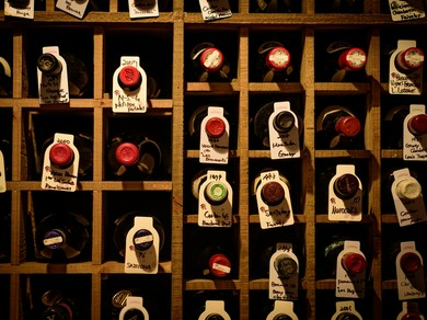 世界各国約700種類のワインを用意。誕生年のワインを堪能