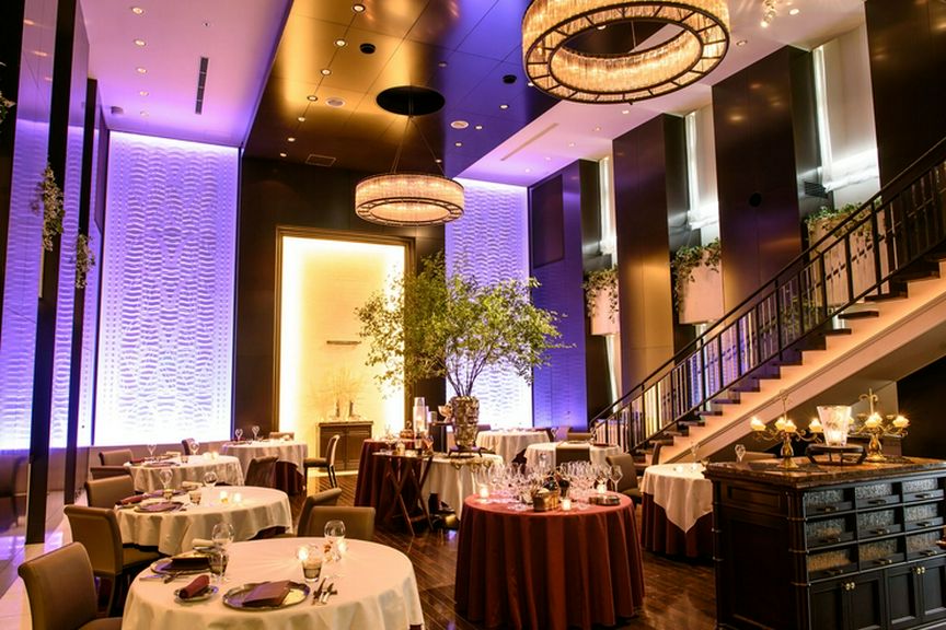 豪奢な内装と装飾品の数々は、美術館に来たかのような雰囲気