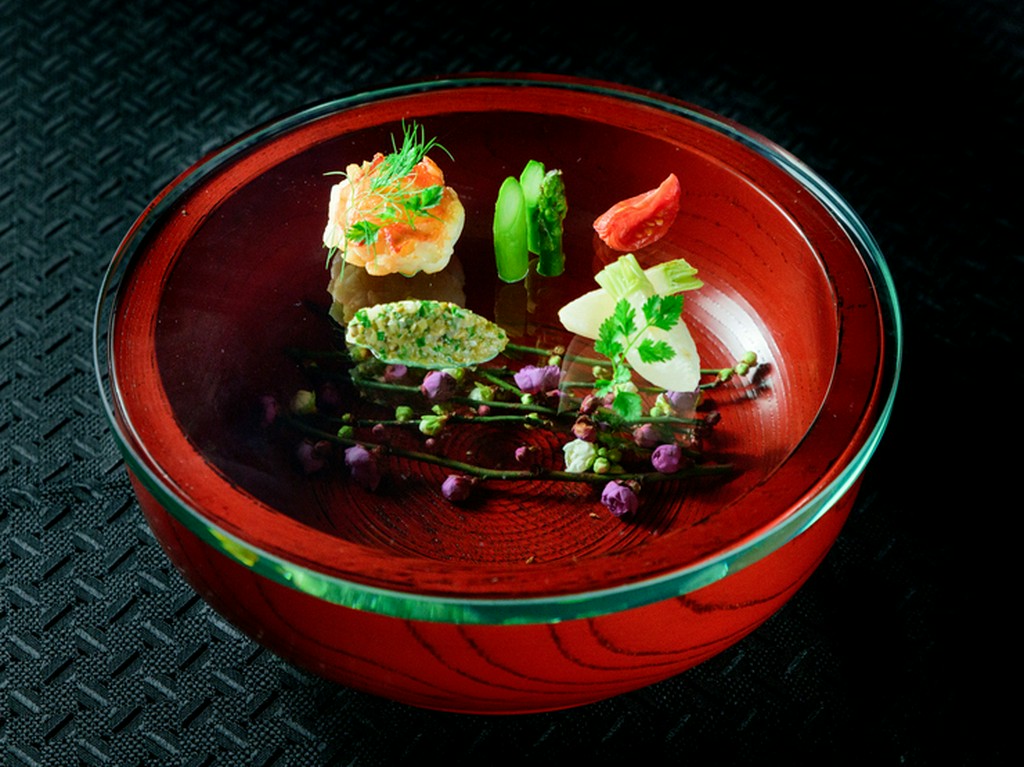 素材本来の旨みと食感を堪能する前菜『三河湾手長海老のソテー』