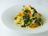 手打ちパスタ『タリオリーニ 白魚とはたけ菜 からすみ添え』