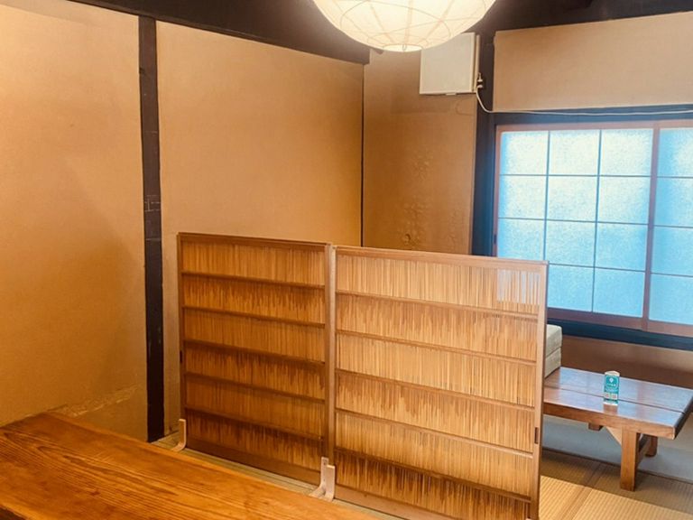 「七谷地鶏」が味わえる地鶏専門店。コースは2000円〜。個室有り