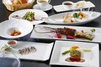 秋
ゴルゴンゾーラのムース
伊勢海老のカルパッチョ
自家製ハムと干し柿のテリーヌ
伊勢海老のスープ
のどぐろのポワレクラムチャウダーのナージュ仕立て
若狭牛ロース肉のステーキ
無花果の赤ワインコーンポート