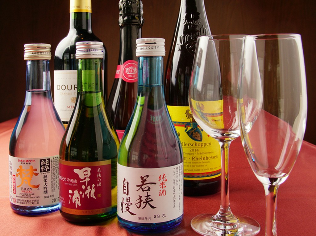 若狭の地酒や赤白合わせて約40種類のワイン