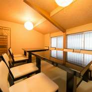 旬の食材を存分に味わえる『おまかせコース』は、接待に最適。予算によって、コース内容を相談できます。完全個室もあるので、家族で和気あいあいと楽しみたいときにも、大切な話をする時にもピッタリです。