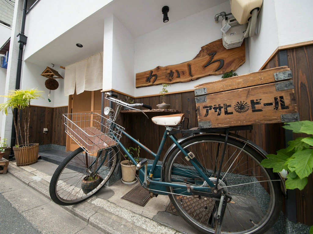 ノスタルジックで落ち着いた店構え