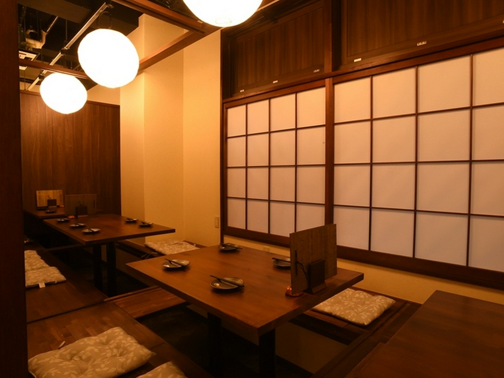 隣の席を気にせずにビジネスの話ができる個室空間