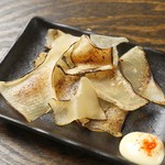 定番のエイヒレをさっと炙りました。酒の肴に最適です。