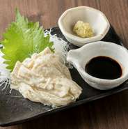 絶妙な食感の生湯葉をそのままお造りにしました。