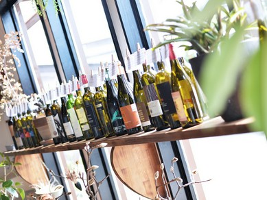 厳選されたイタリアンワインを常時20〜30種類ラインナップ