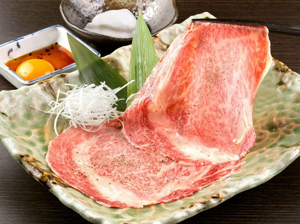 とろける脂の甘みが絶品『名物焼きしゃぶ　黒毛和牛ロース』