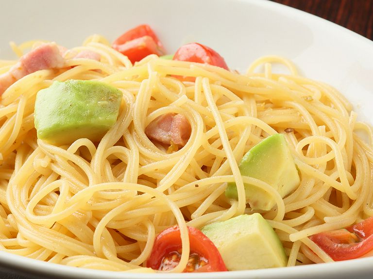 女性人気No.1!『ベーコンとアボカドの柚子胡椒風味』