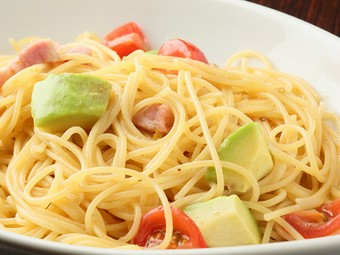 女性人気No.1！『ベーコンとアボカドの柚子胡椒風味』