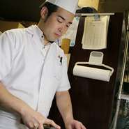 厳選した地元石川県の旬の食材を使い、調理には手を抜かず、今できる全力のおもてなしを心がけています。お客様のご要望には、可能な限りお応えできるように努めております。
