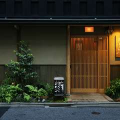 路地裏に佇む大人のためのこだわり空間