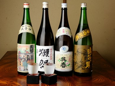 ドリンクは日本各地の銘酒と、女性にも人気のラインナップ