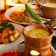 誕生日や記念日にクーポン利用で主賓に喜ばれるメッセージデザートプレートをプレゼントします！「〇〇ちゃん誕生日おめでとう」「〇〇部長お疲れ様」など日頃の感謝をこめてデザートプレートはいかがでしょうか。