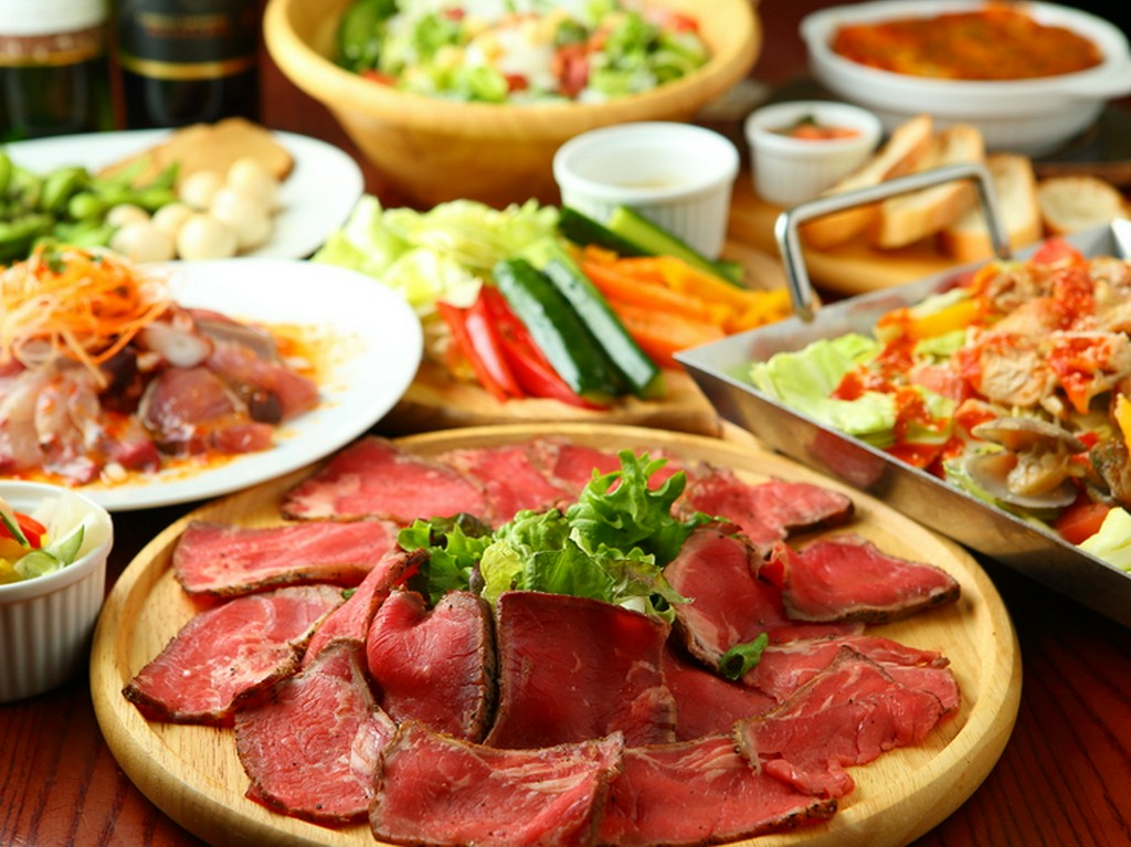 毎日、築地で仕入れてきた新鮮食材が味わえる