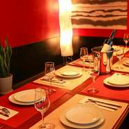 トータルで100席あり、全室が個室と半個室になっています。デートや女子会、合コンや接待などでもご利用可能です。