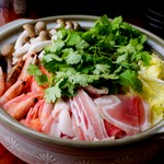 和牛や3種鍋が楽しめる、ボリューム満点のコースです。