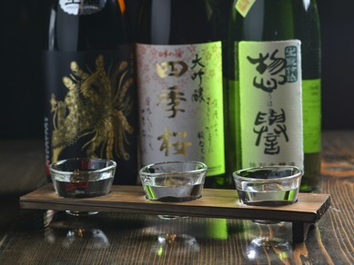 プレミアム日本酒も一人一杯ワンコインでサービス