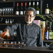 ふだん飲めないような珍しいお酒をワンコインで気軽に味わっていただけるよう努めております。料理は旬を感じていただけるものを季節ごとに変えていきますので、お楽しみに。