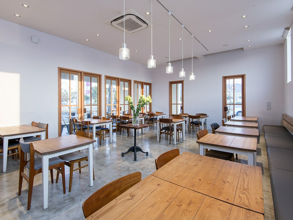 同僚や友人との飲み会に、明るくて心地良いムード