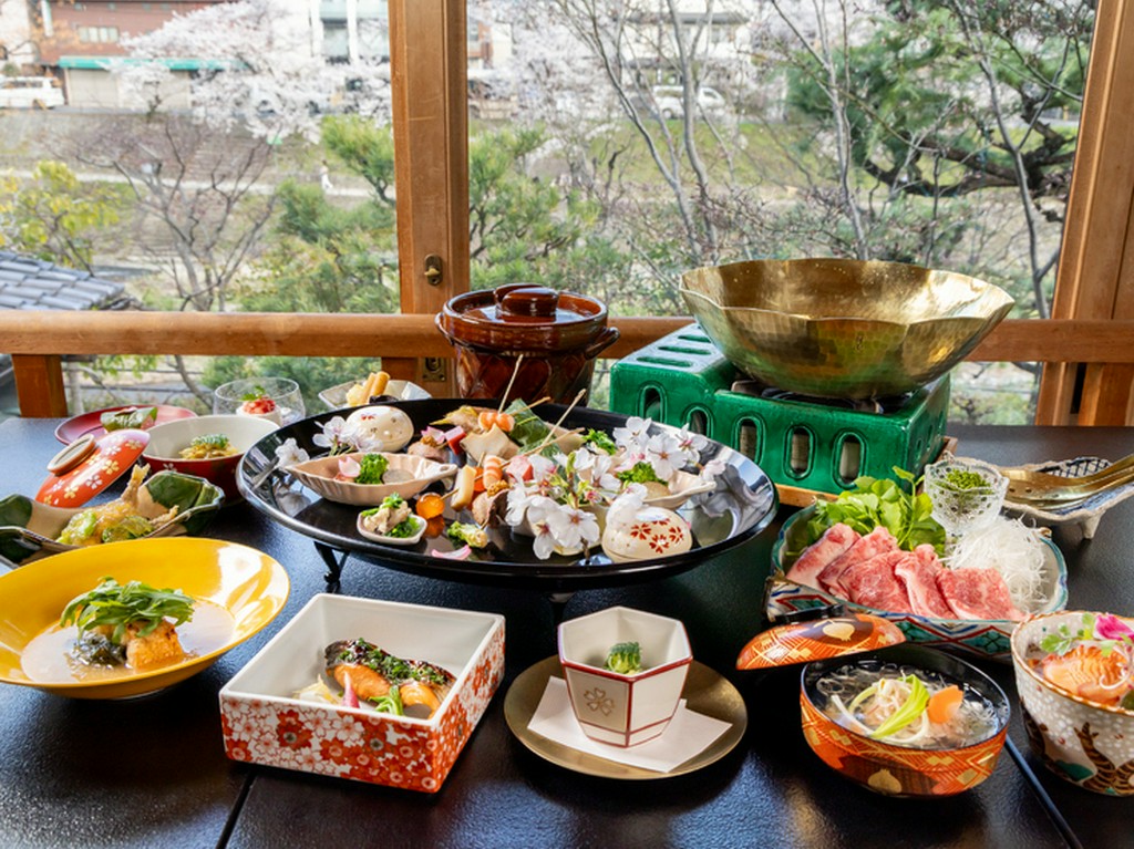 大切なお集まりやご接待に。室礼にこだわる料亭空間