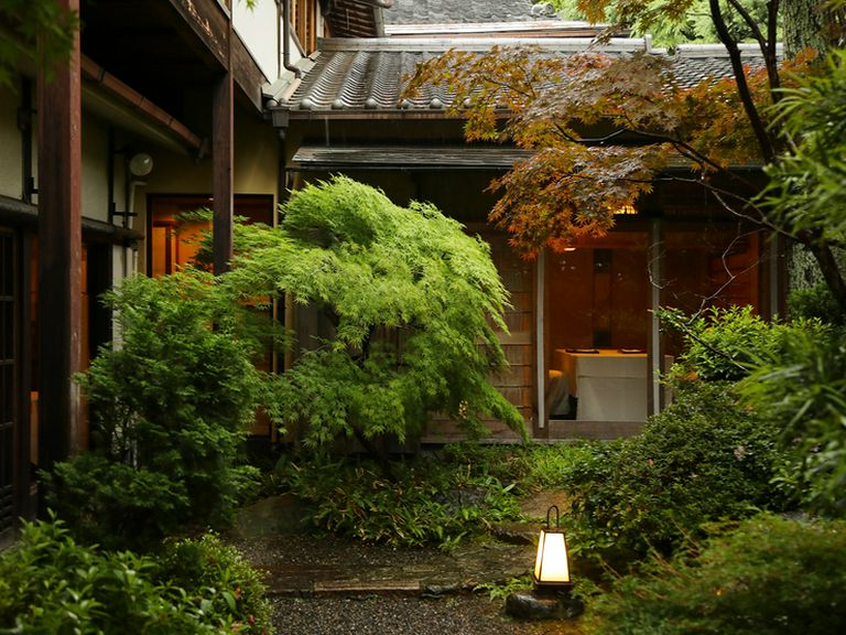 極上の料理と銘酒で優雅に愉しむ、大人の隠れ家