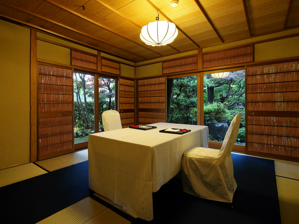 極上の料理と銘酒で優雅に愉しむ、大人の隠れ家