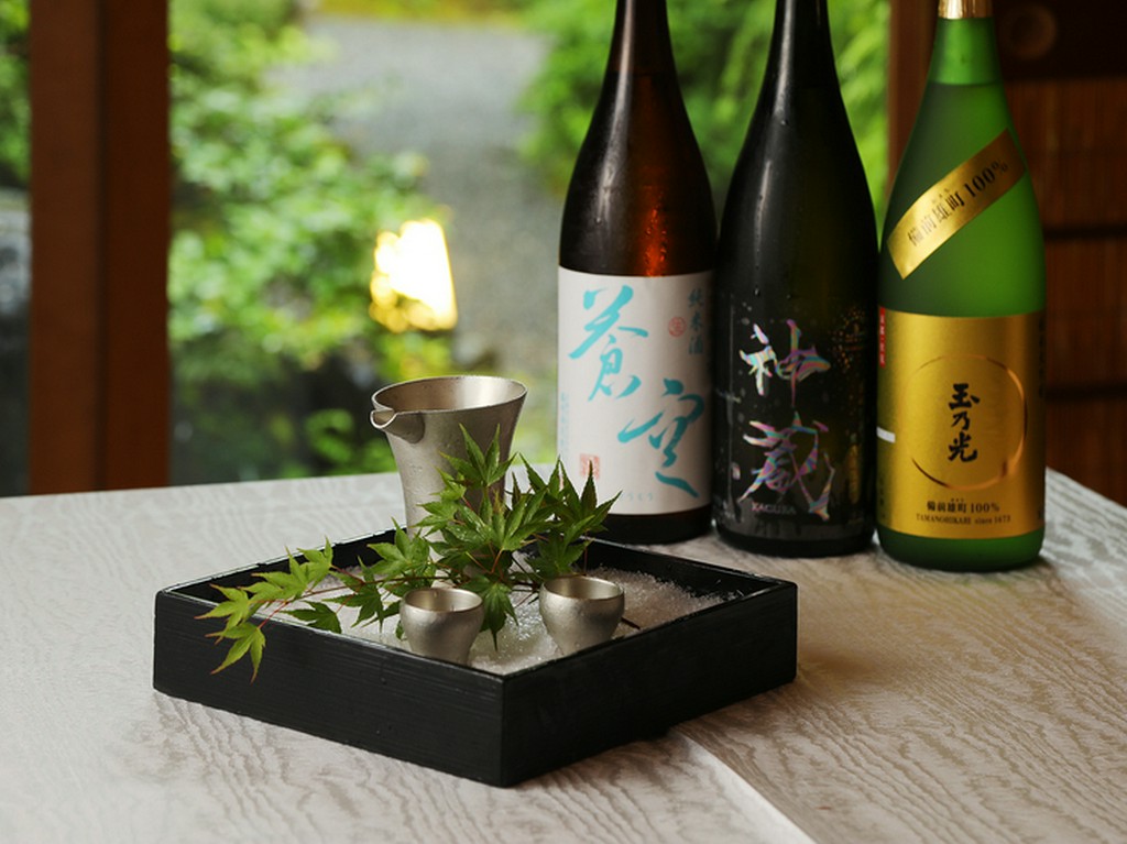 ソムリエが厳選する国内外の銘酒が勢ぞろい