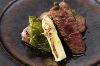 先附　煮物椀　向付　八寸　焼物　鉢　合肴　御飯　水物　お抹茶

※税込価格となっております。
※サービス料を別途頂戴しております。