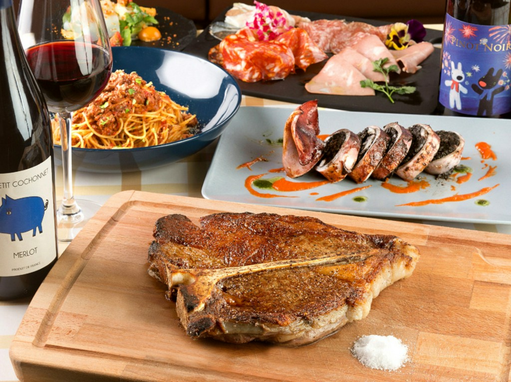 生ビールからカクテルまで各種アルコールを飲み放題で