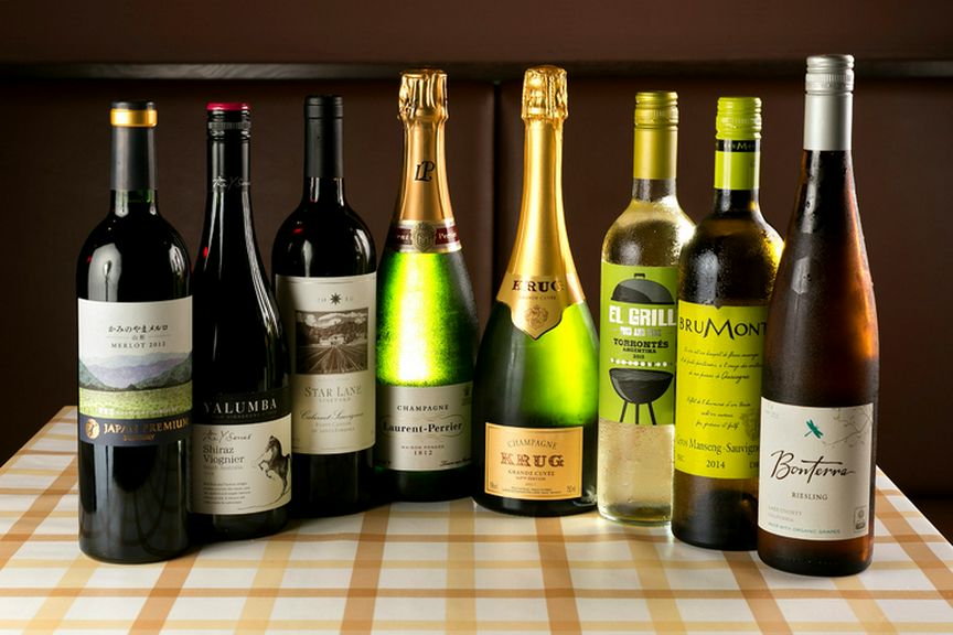 料理に合わせて飲み比べができる銘柄を世界各地から