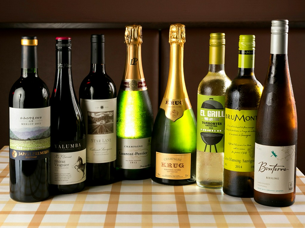 料理に合わせて飲み比べができる銘柄を世界各地から